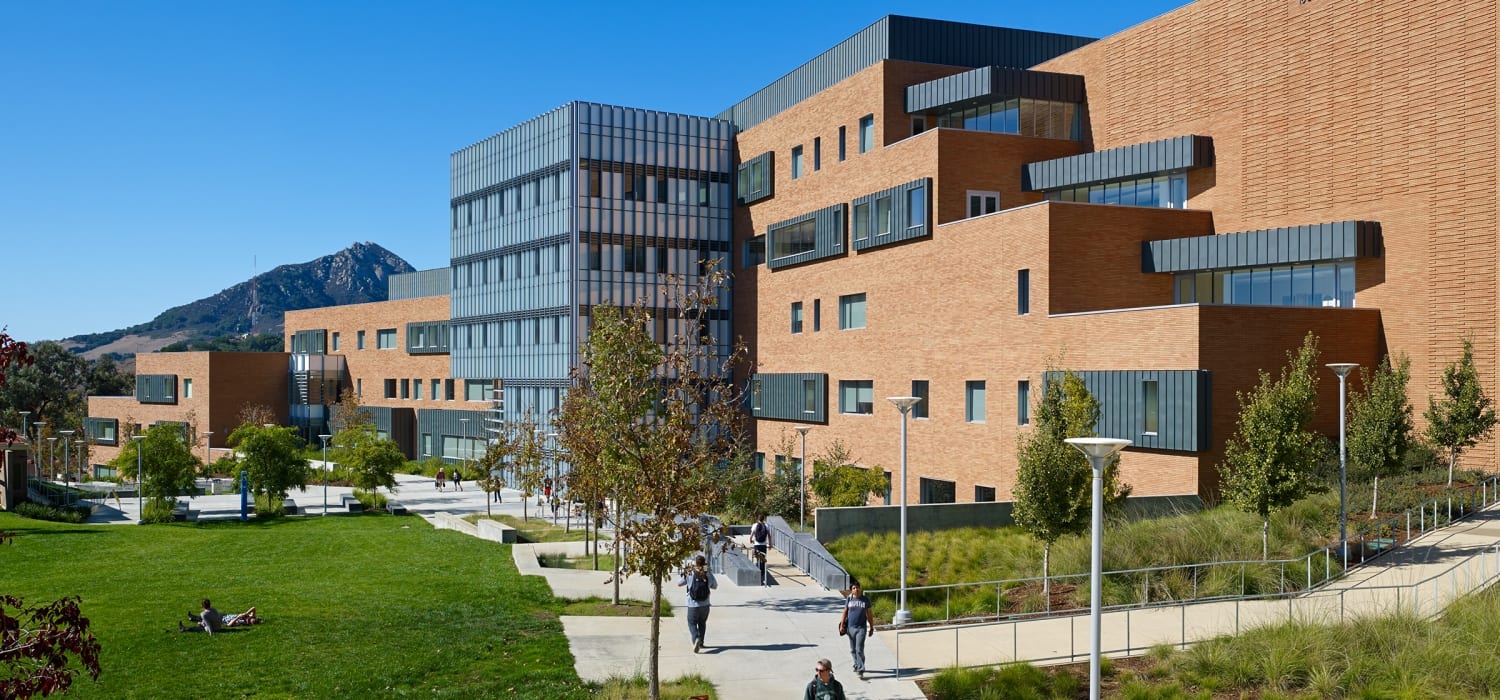 Một số ngành học phổ biến tại Cal Poly bao gồm Kỹ sư, Nông nghiệp, Kinh doanh, Sinh học và Khoa học Sinh dược.