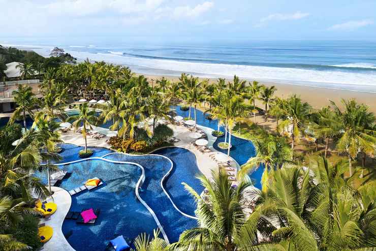 Các điểm du lịch như Legian, Pura Luhur Uluwatu, Sanur, Jimbaran luôn thu hút một lượng lớn du khách.