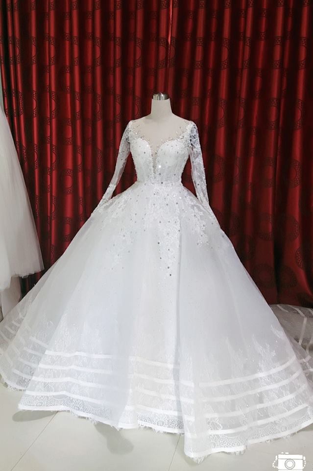 Váy cưới đơn giản sang trọng