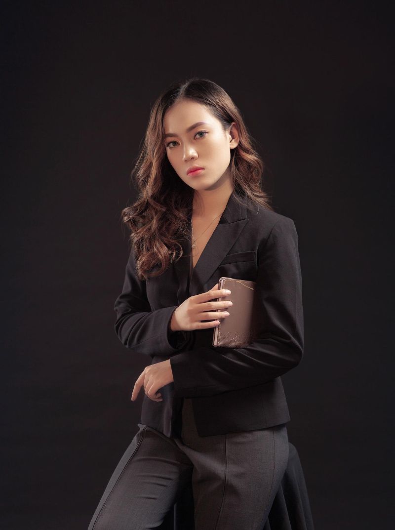 studio chụp ảnh nữ doanh nhân đa dạng