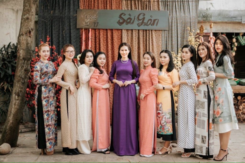 Tiệm cho thuê áo dài Tết đẹp và rẻ tại Sài gòn cho thuê áo dài Tết thanh lịch ở TP HCM
