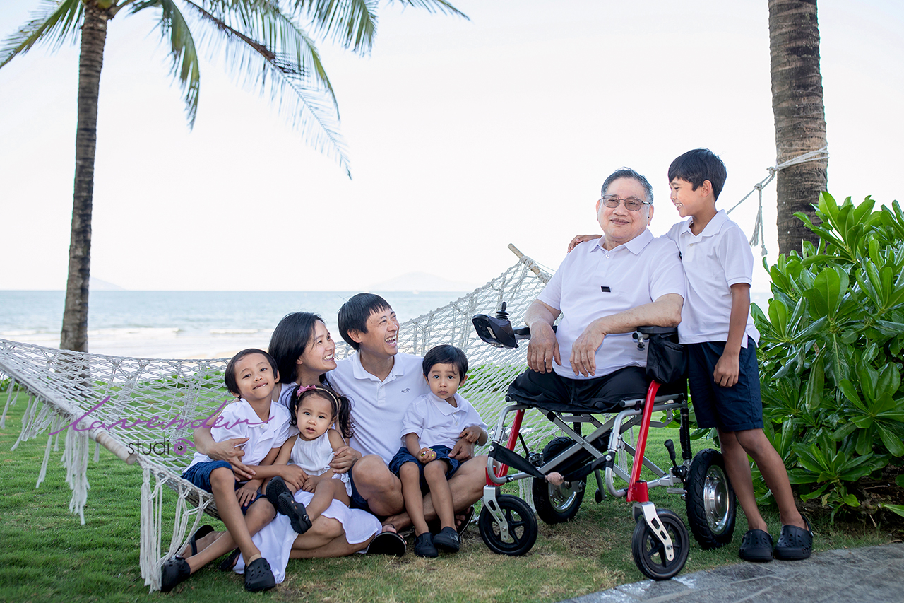 Chụp ảnh gia đình giá rẻ ở biển Hội An