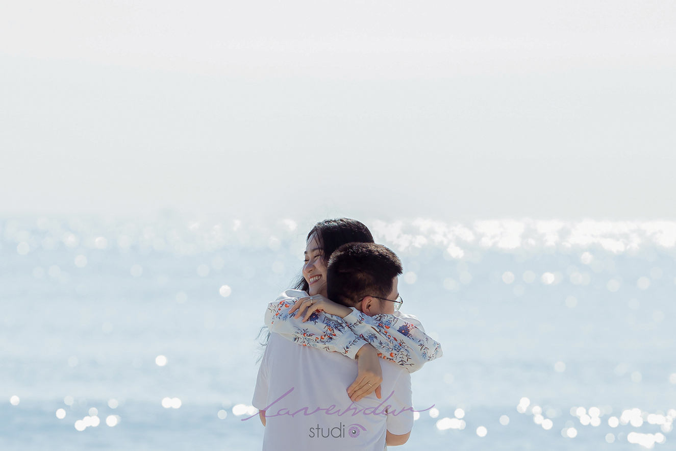 Chụp ảnh couple ngay khi đến du lịch Đà Nẵng