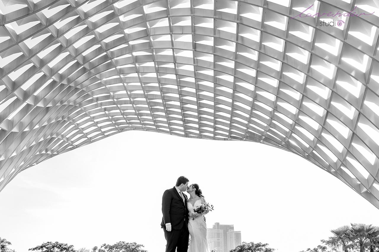 Chụp hình ngoại cảnh cưới ở công viên apec Đà Nẵng