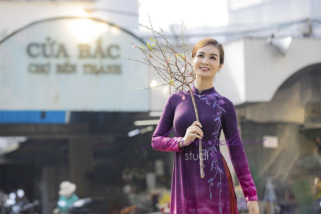 Hướng dẫn tạo dáng với phụ kiện khi chụp ảnh. áo dài dịp Tết