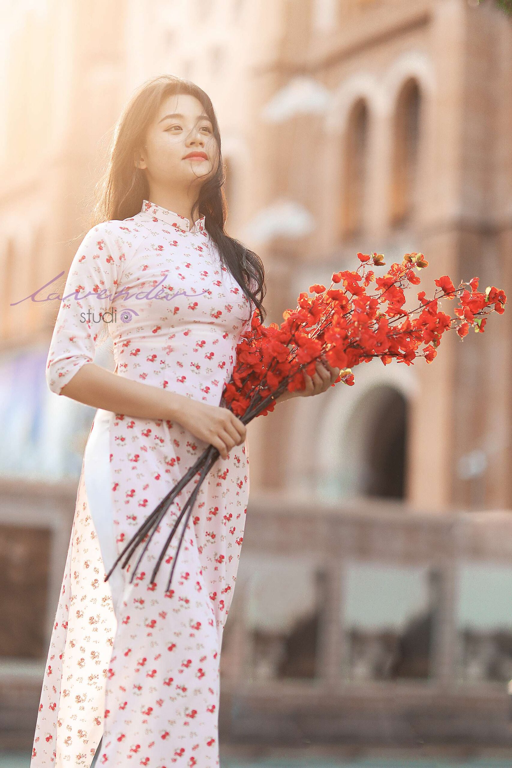 Tạo dáng chụp ảnh áo dài dịp lễ Tết