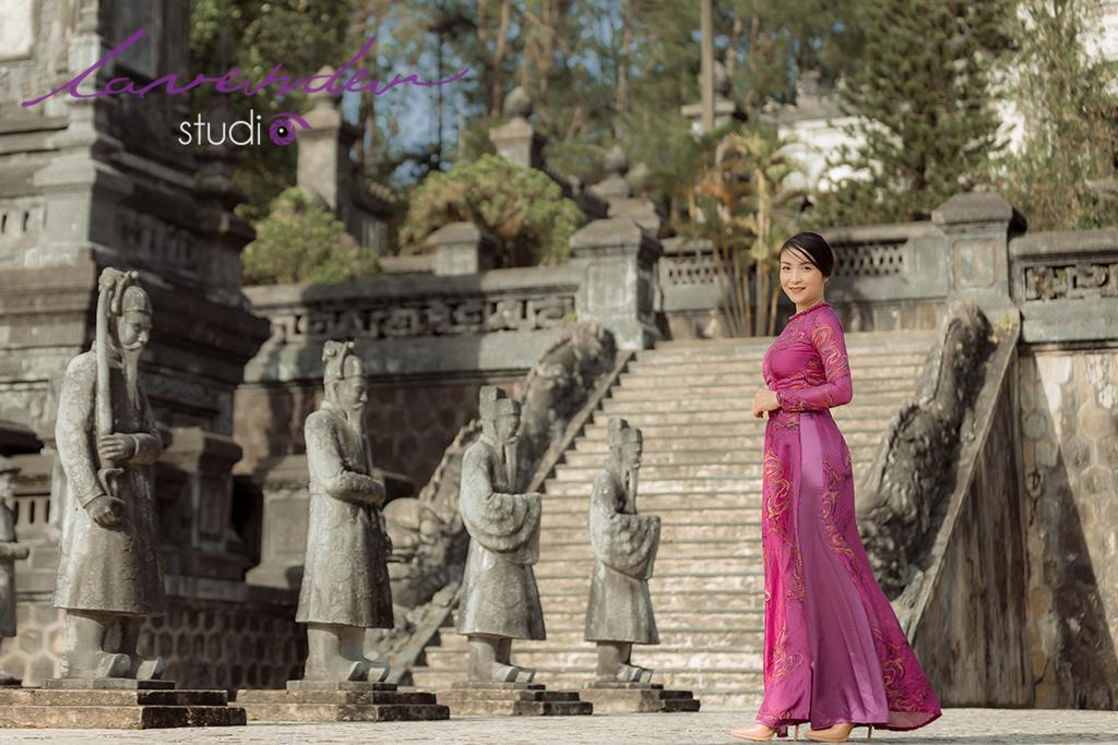 Tạo dáng chụp ảnh áo dài ở những nơi truyền thống