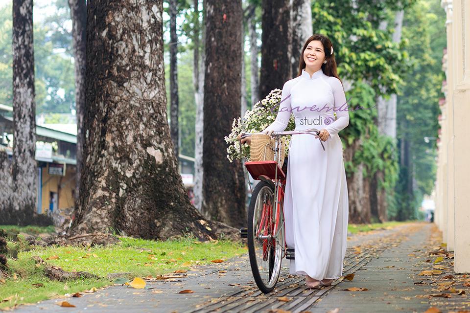 Tạo dáng chụp ảnh áo dài ngoại cảnh ấn tượng nhất