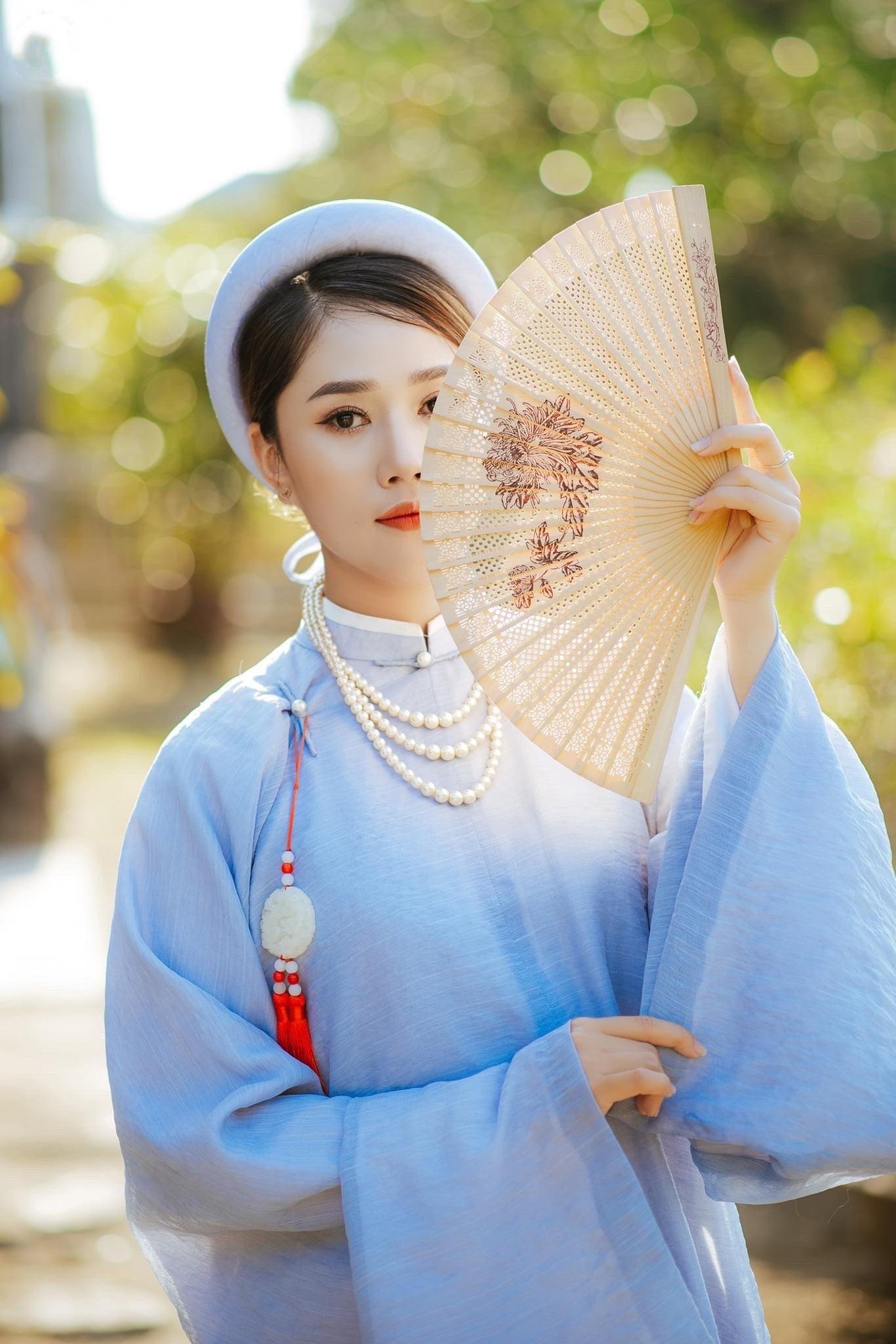 Giá dịch vụ thuê áo dài cổ phục Huế hiện nay