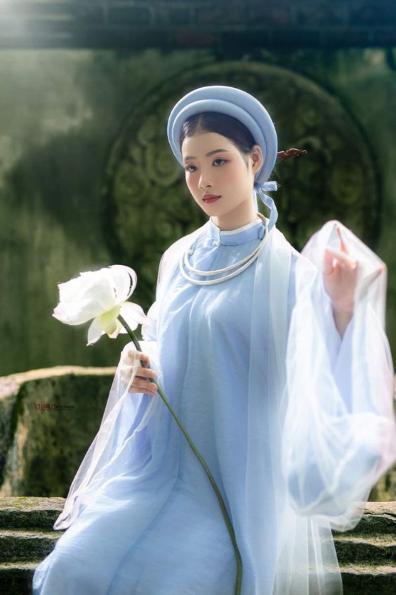 Cách tạo dáng chụp hình áo dài ngũ thân một mình