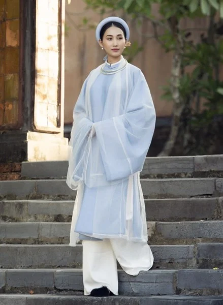 Cách tạo dáng chụp hình áo dài ngũ thân một mình