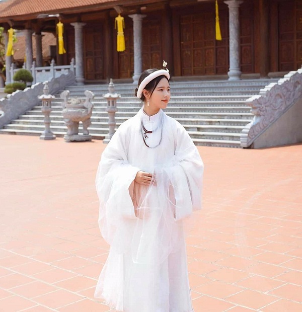 Cách tạo dáng chụp hình áo dài ngũ thân một mình