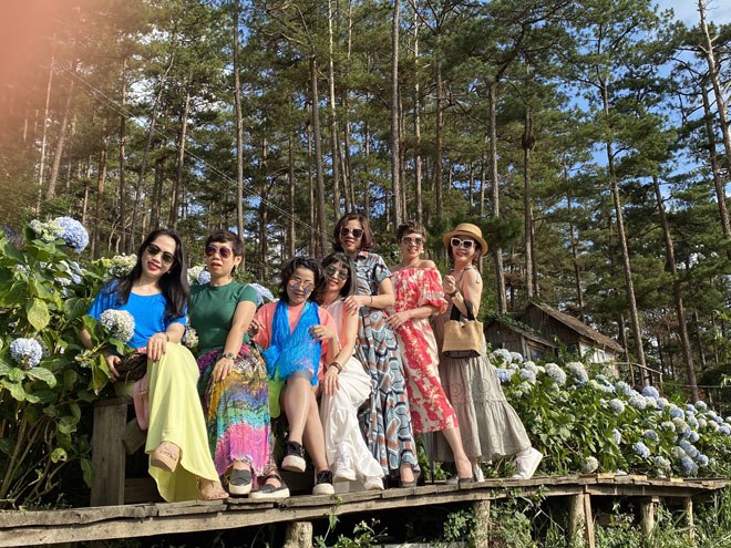 chụp ảnh Tết nhóm tại Đà Lạt chụp ảnh Tết nhóm tại Đà Lạt