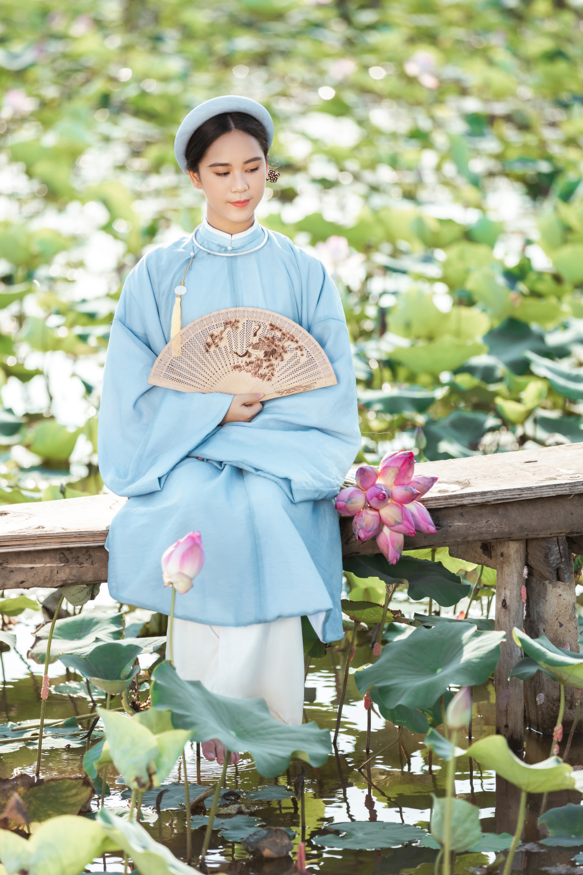 chụp ảnh với áo dài ngũ thân