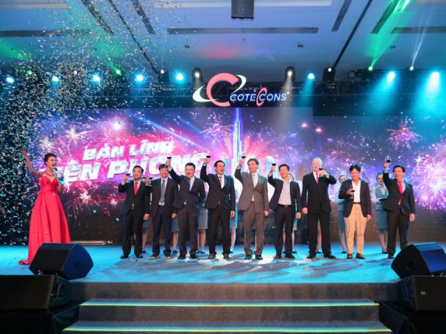 Tìm hiểu chi phí chụp ảnh tất niên cuối năm tại Hà Nội năm 2025