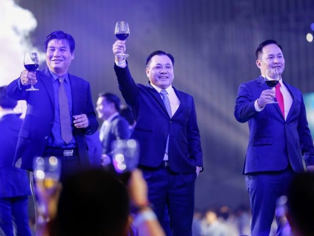 chụp ảnh tất niên cuối năm 