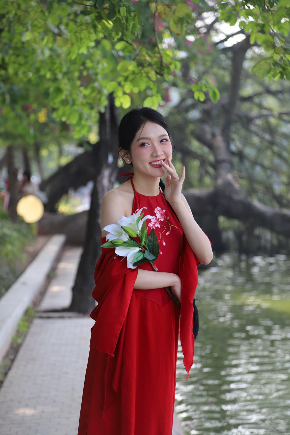 Xu hướng mặc cổ phục chụp ảnh Tết tại những địa điểm nổi tiếng ở Hà Nội năm 2025