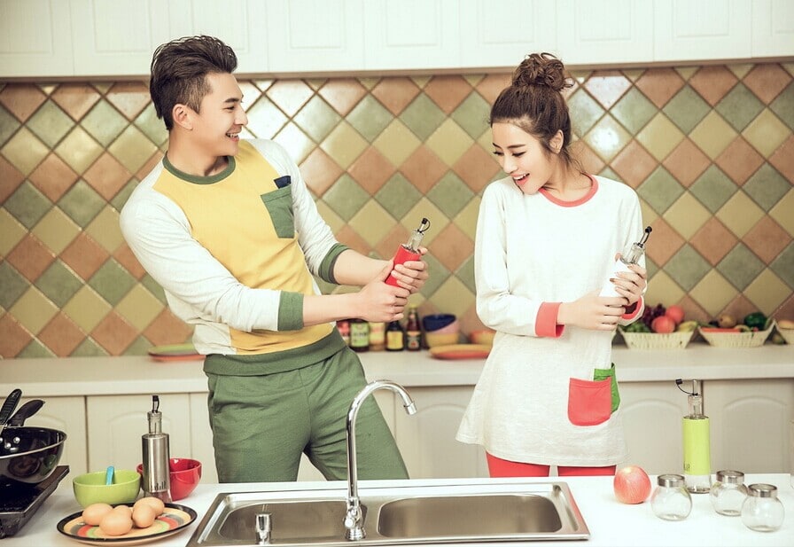 10 cách chụp ảnh tại nhà dành cho các cặp đôi cực sáng tạo 10 cách chụp ảnh tại nhà dành cho các cặp đôi cực sáng tạo