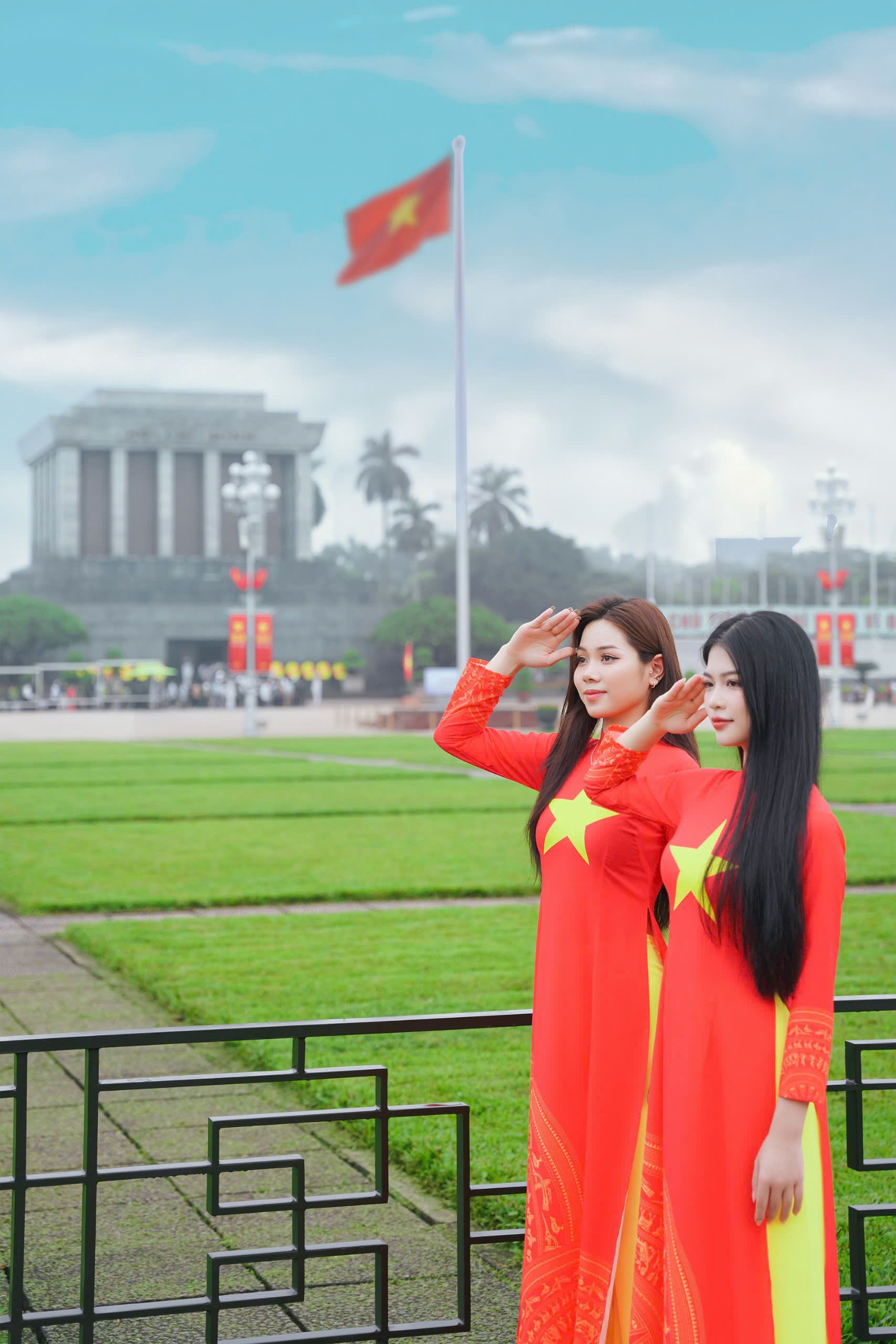 Dạo 1 vòng tại 10 địa điểm chụp ảnh áo dài Tết tại Hà Nội xuân 2025