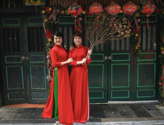 Dạo 1 vòng tại 10 địa điểm chụp ảnh áo dài Tết tại Hà Nội xuân 2025