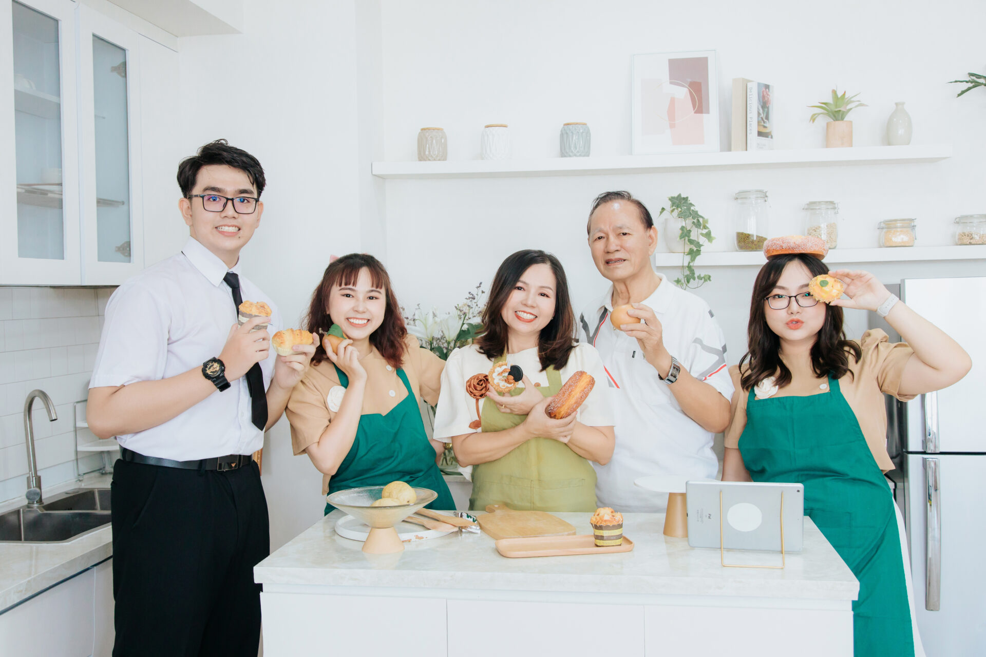 studio chụp ảnh gia đình tại nhà dịp đầu năm mới xuân Ất Tỵ 2025 tại Đà Lạt studio chụp ảnh gia đình tại nhà dịp đầu năm mới xuân Ất Tỵ 2025 tại Đà Lạt