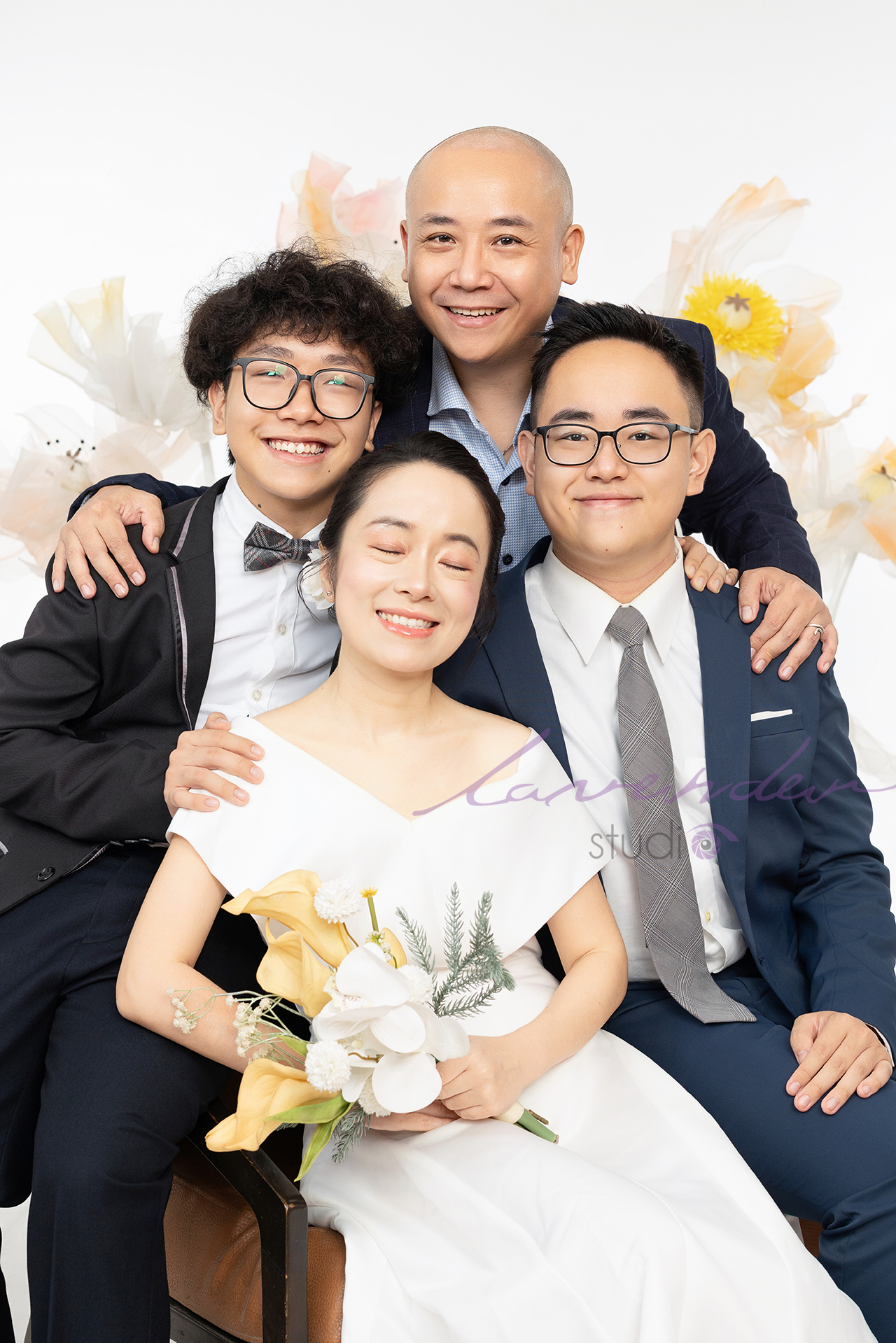 Nhiều cặp đôi đầu tư chụp hình kỷ niệm ngày cưới như một nghi thức yêu thương