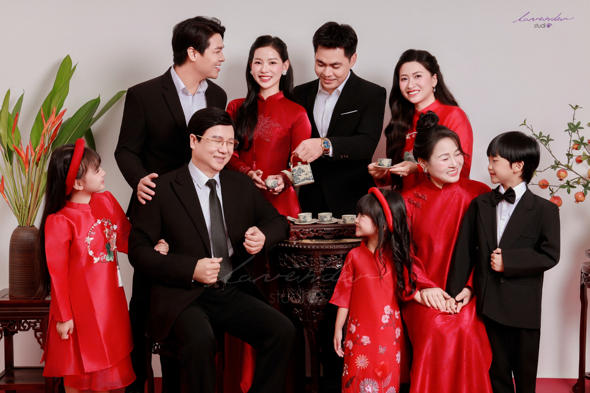 Nhiều cặp đôi đầu tư chụp hình kỷ niệm ngày cưới như một nghi thức yêu thương