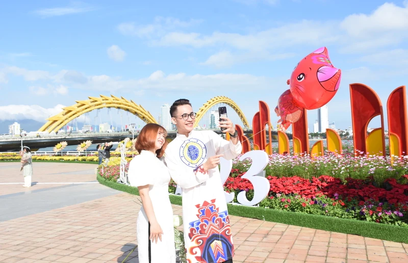 Báo Giá dịch vụ Chụp Ảnh Tết 2026 Chi Phí Thấp Tại Đà Nẵng