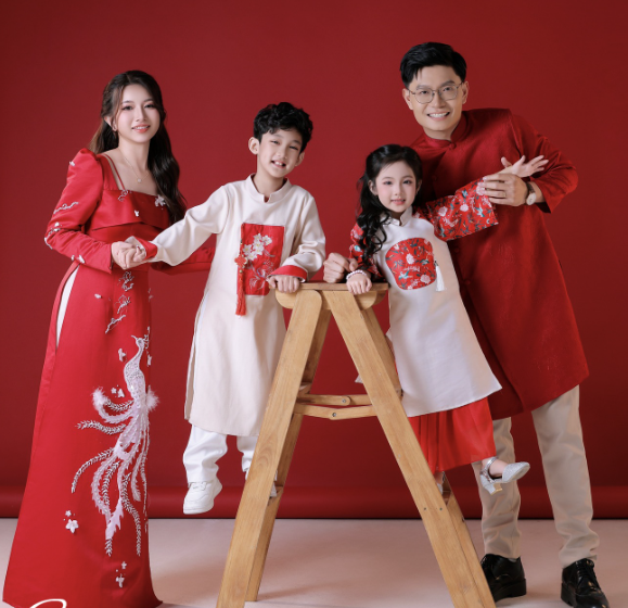 Chụp ảnh gia đình áo dài – Lựa chọn ý nghĩa cho dịp lễ Tết và kỷ niệm