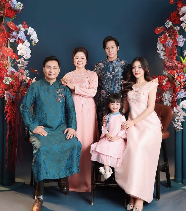 Chụp ảnh gia đình áo dài – Lựa chọn ý nghĩa cho dịp lễ Tết và kỷ niệm