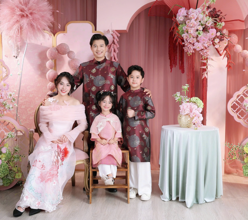 Nhiều gia đình tại TP.HCM lên lịch chụp hình Tết 2026 từ sớm