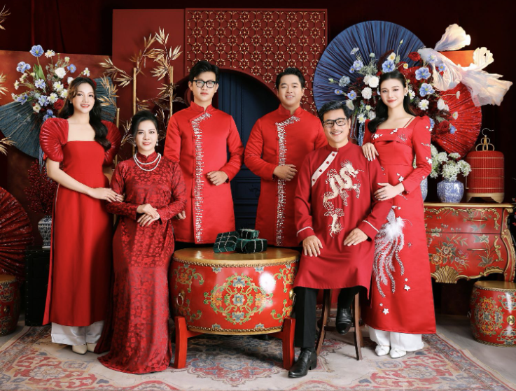 Nhiều gia đình tại TP.HCM lên lịch chụp hình Tết 2026 từ sớm