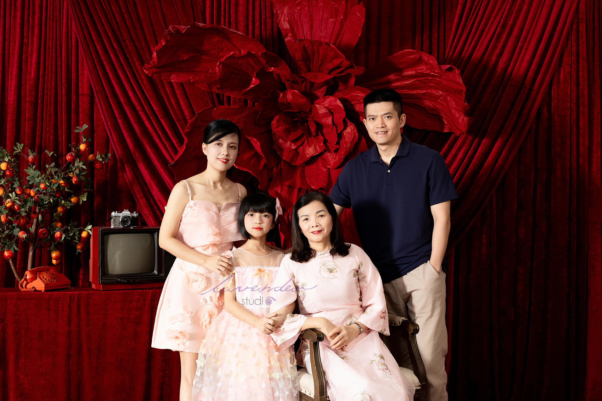 Chụp ảnh gia đình Tết 2026: Khi cả nhà cùng nhau ghi dấu yêu thương