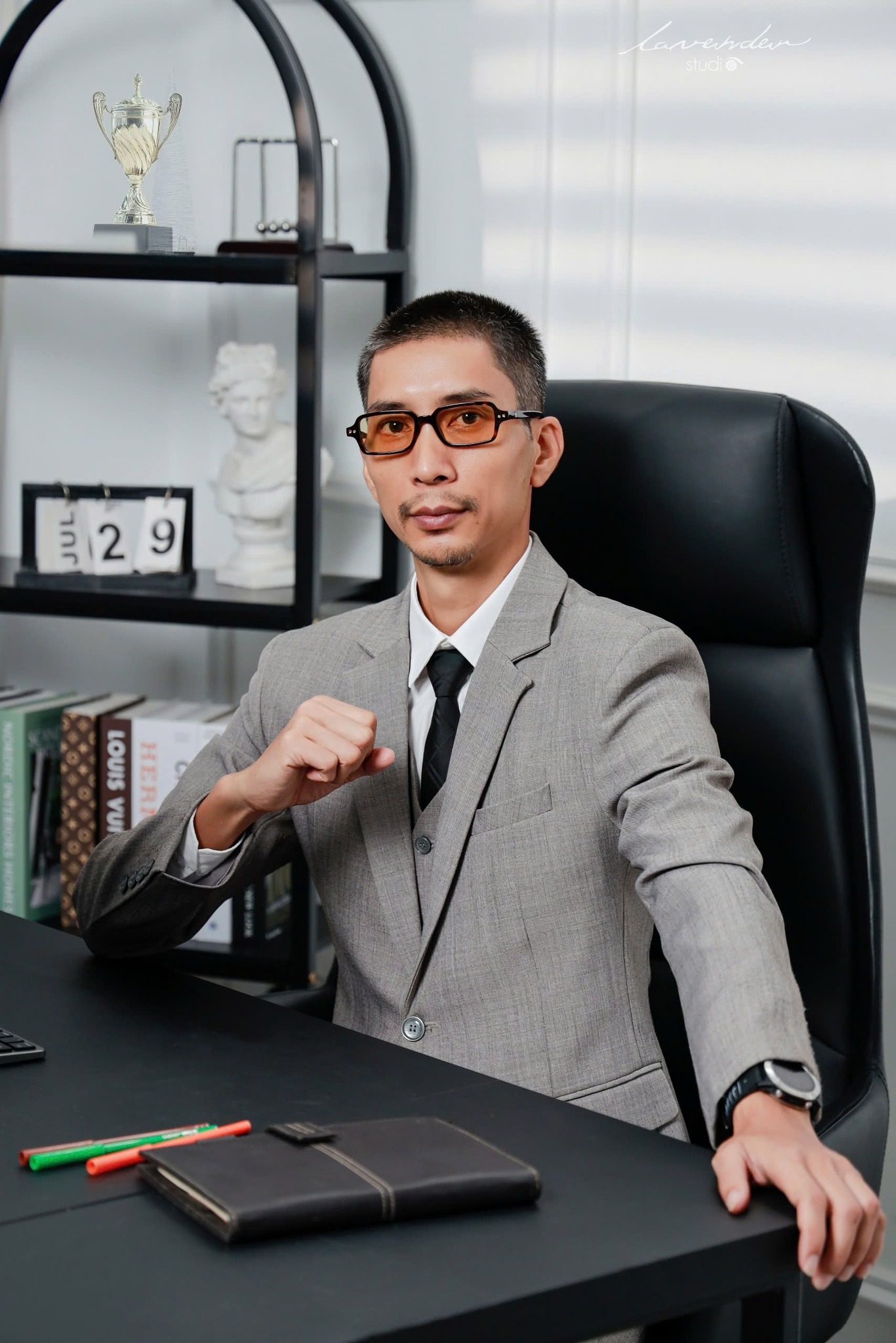 Concept chụp hình chân dung 2026 cho CEO, Founder và Nhà quản lý Concept chụp hình chân dung 2026 cho CEO, Founder và Nhà quản lý