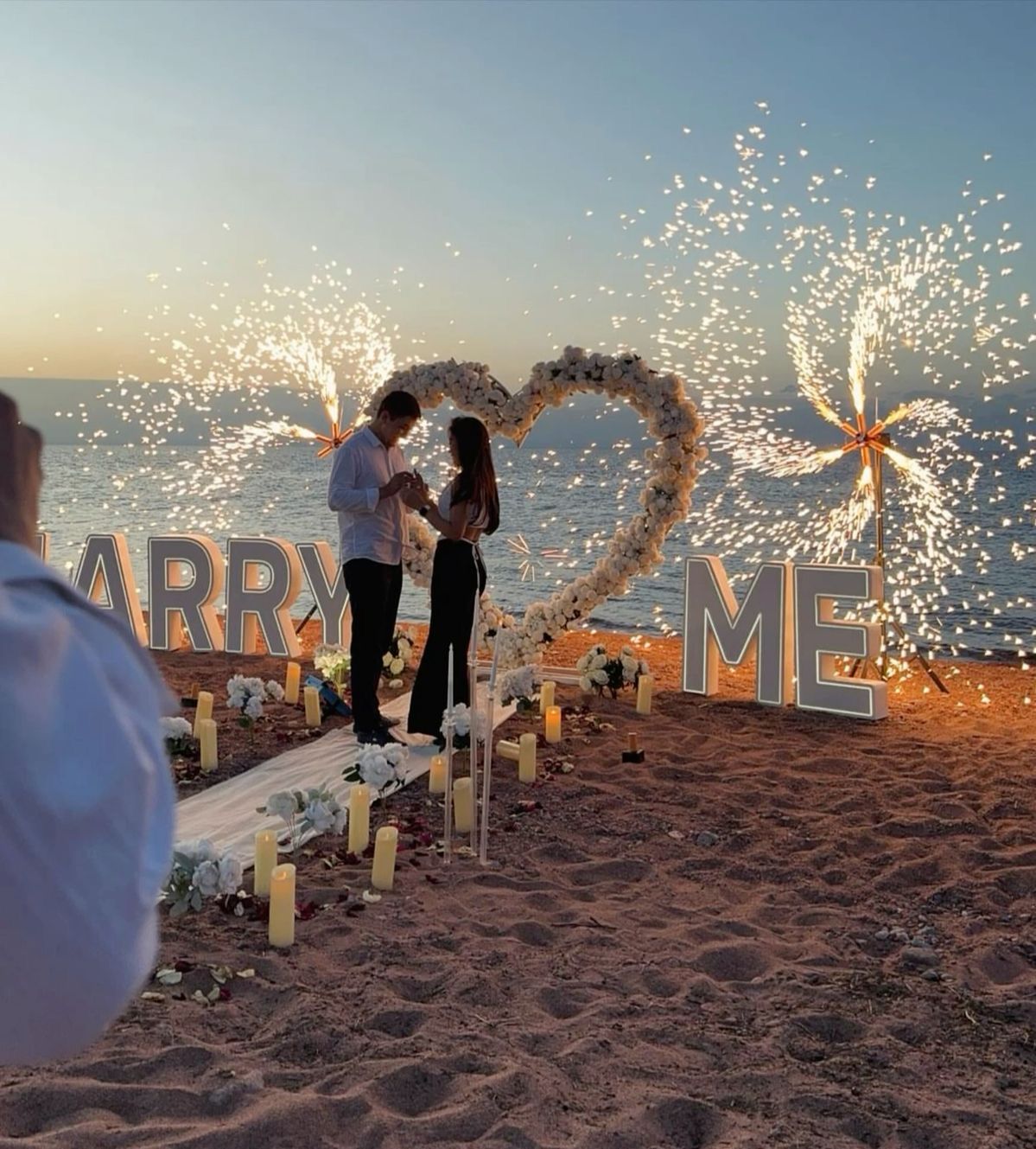 7 ý tưởng trang trí cầu hôn bãi biển khiến nàng bất ngờ 2026 7 ý tưởng trang trí cầu hôn bãi biển khiến nàng bất ngờ 2026