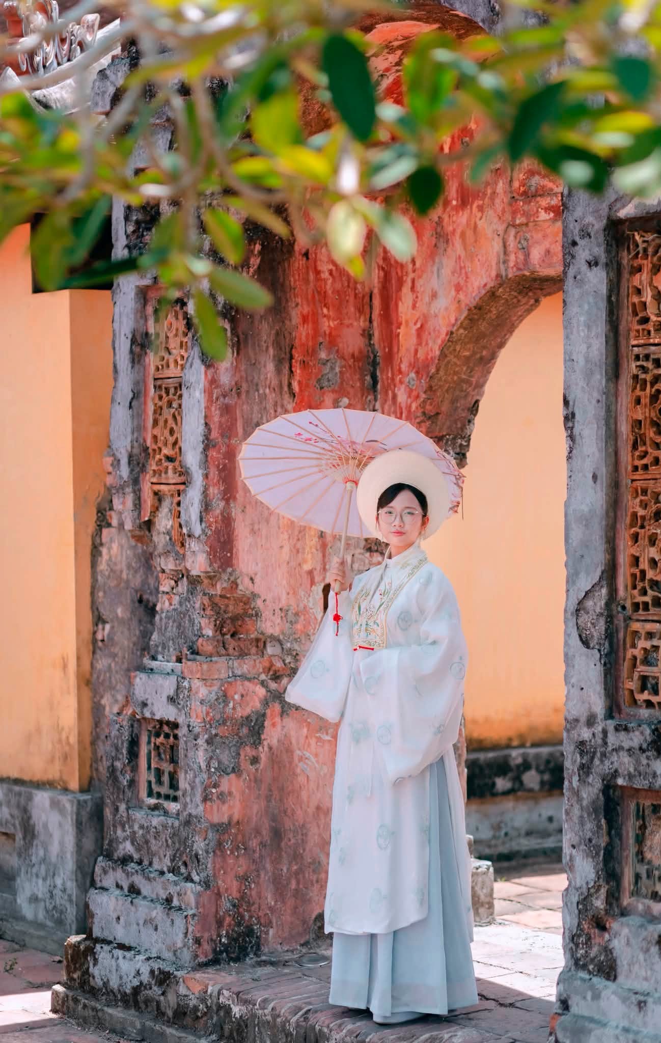 Chụp ảnh áo dài ở Huế - Mùa nào đẹp nhất & bí quyết triệu like