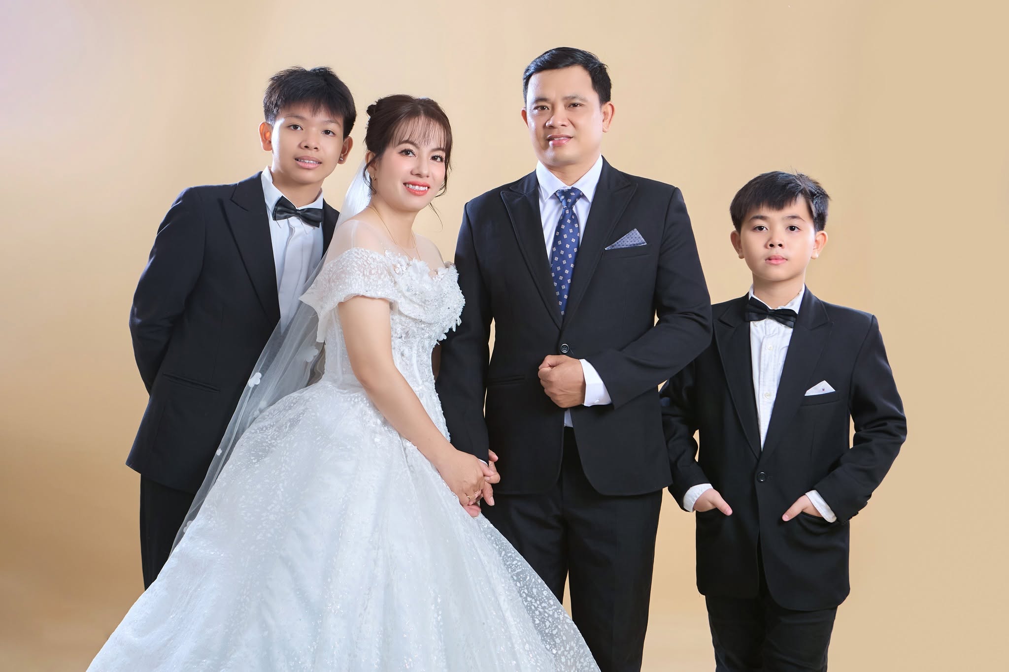 Mẹo Chọn Trang Phục Chụp Hình Gia Đình TPHCM (1) Mẹo Chọn Trang Phục Chụp Hình Gia Đình TPHCM (1)
