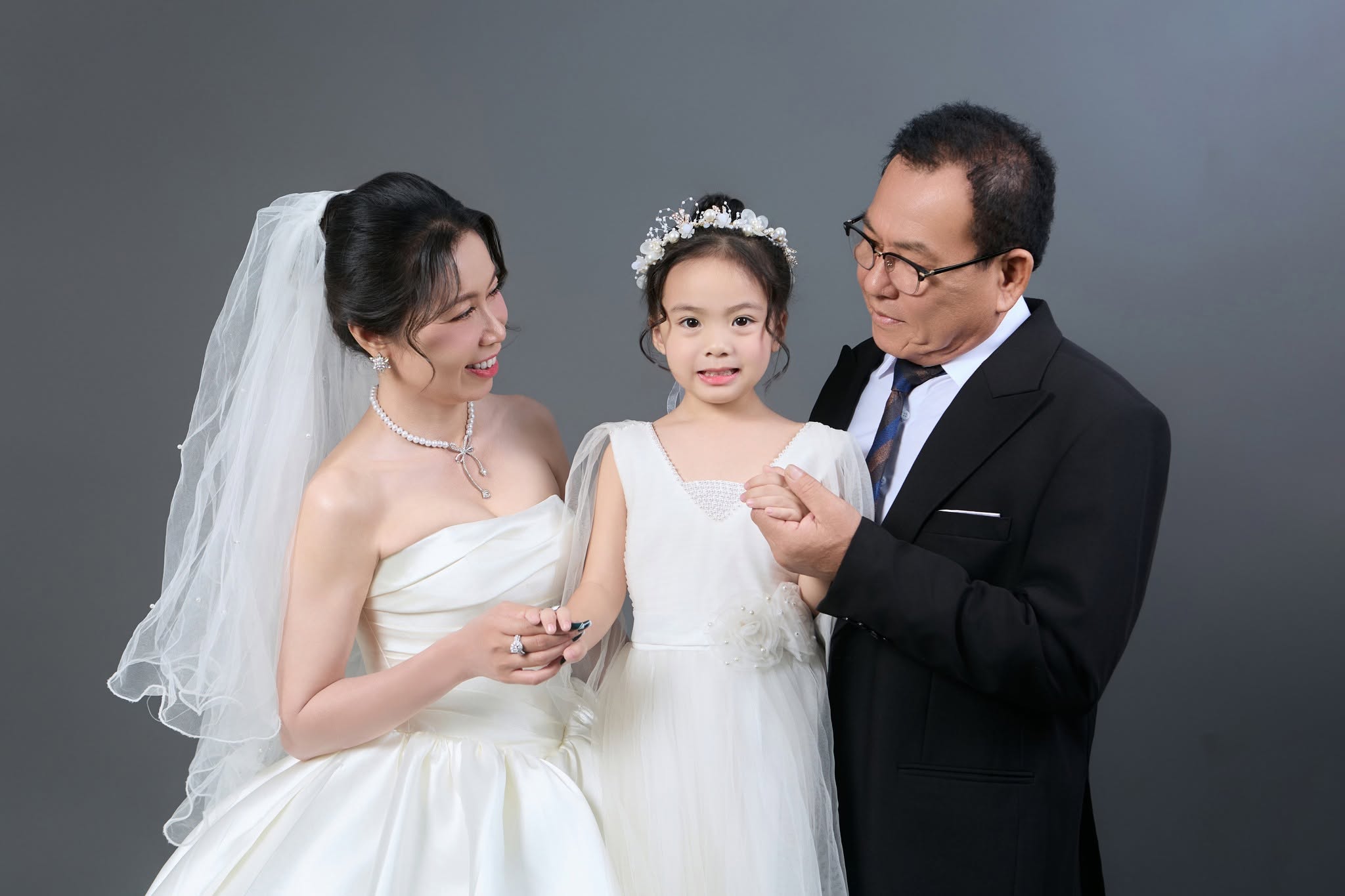 Mẹo Chọn Trang Phục Chụp Hình Gia Đình TPHCM (4) Mẹo Chọn Trang Phục Chụp Hình Gia Đình TPHCM (4)
