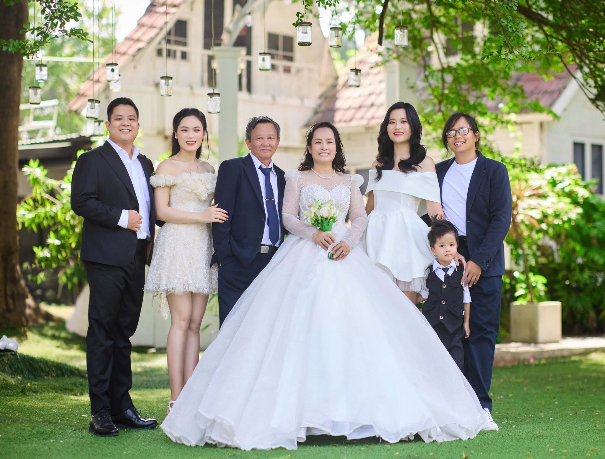 Mẹo Chọn Trang Phục Chụp Hình Gia Đình TPHCM (7) Mẹo Chọn Trang Phục Chụp Hình Gia Đình TPHCM (7)