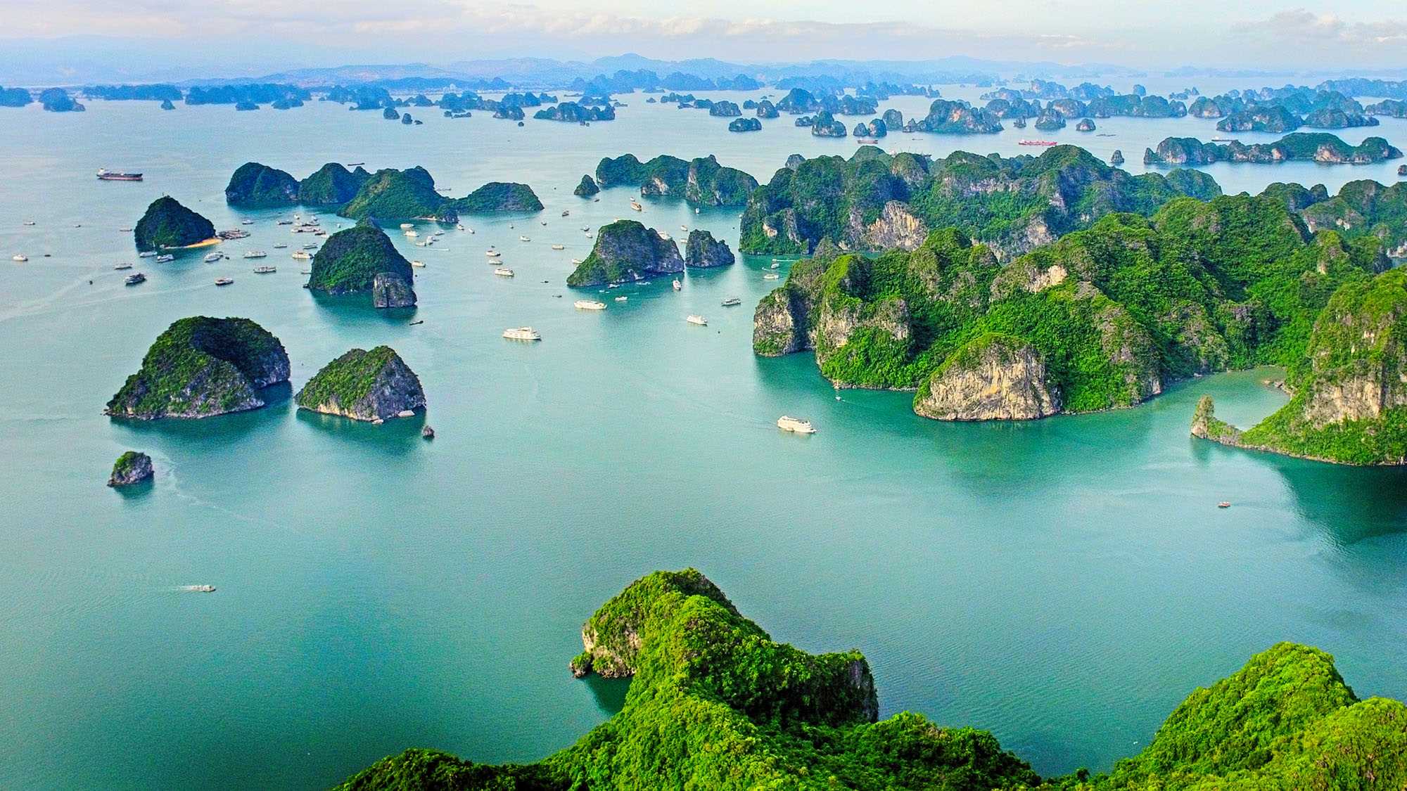 Di sản thế giới đã khiến thế giới ngưỡng mộ với vẻ đẹp Châu Á tuyệt vời và ảnh phong cảnh đáng kinh ngạc của Quảng Ninh sẽ khiến bạn bất ngờ. Hãy xem hình ảnh độc đáo này và đắm chìm trong vẻ đẹp thiên nhiên đầy hoang sơ của Việt Nam.