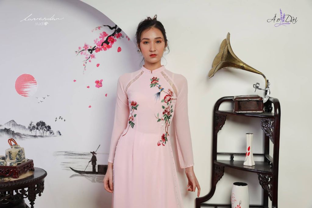 Giá thuê áo dài chụp ảnh Tết bao nhiêu tiền ở Hà nội