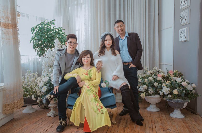 studio chụp ảnh gia đình tại nhà dịp đầu năm mới xuân Ất Tỵ 2025 tại Đà Lạt