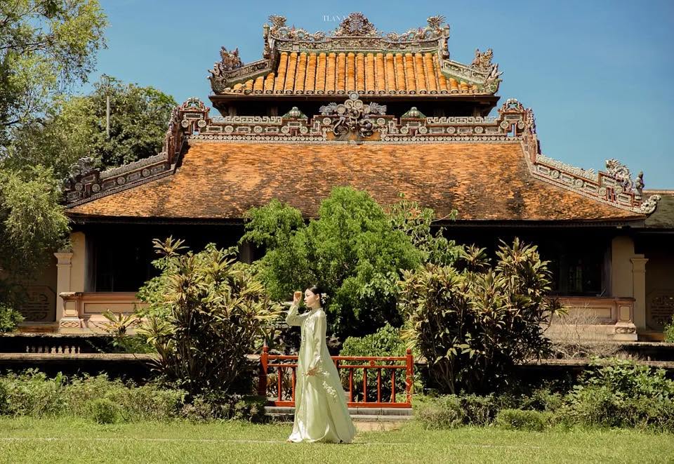 Chụp ảnh áo dài ở Huế - Mùa nào đẹp nhất & bí quyết triệu like